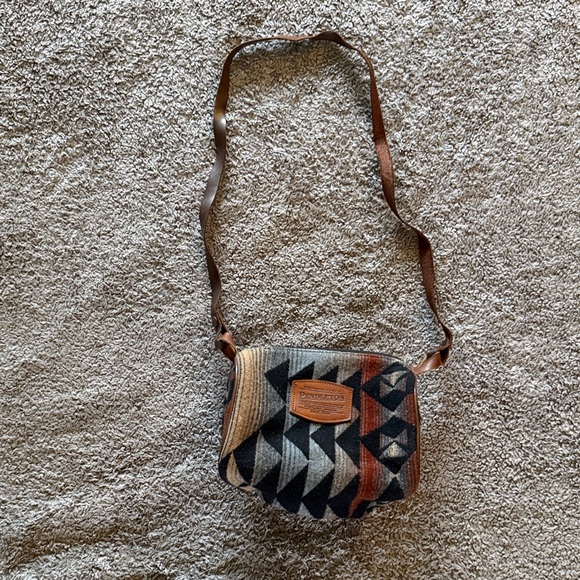 Pendleton Handbags - Pendleton Aztec Crossbody Bag in Brown, Black, Cream, Rust